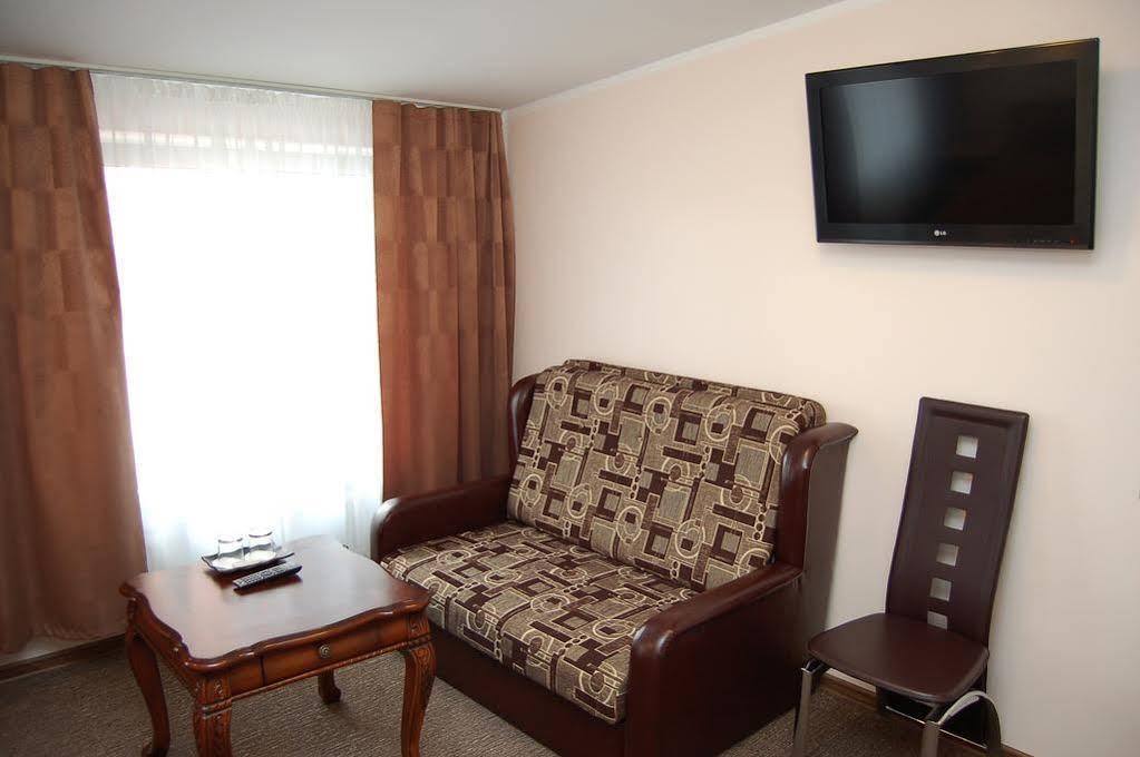 Aleksandri Hotel Tartu Exteriör bild