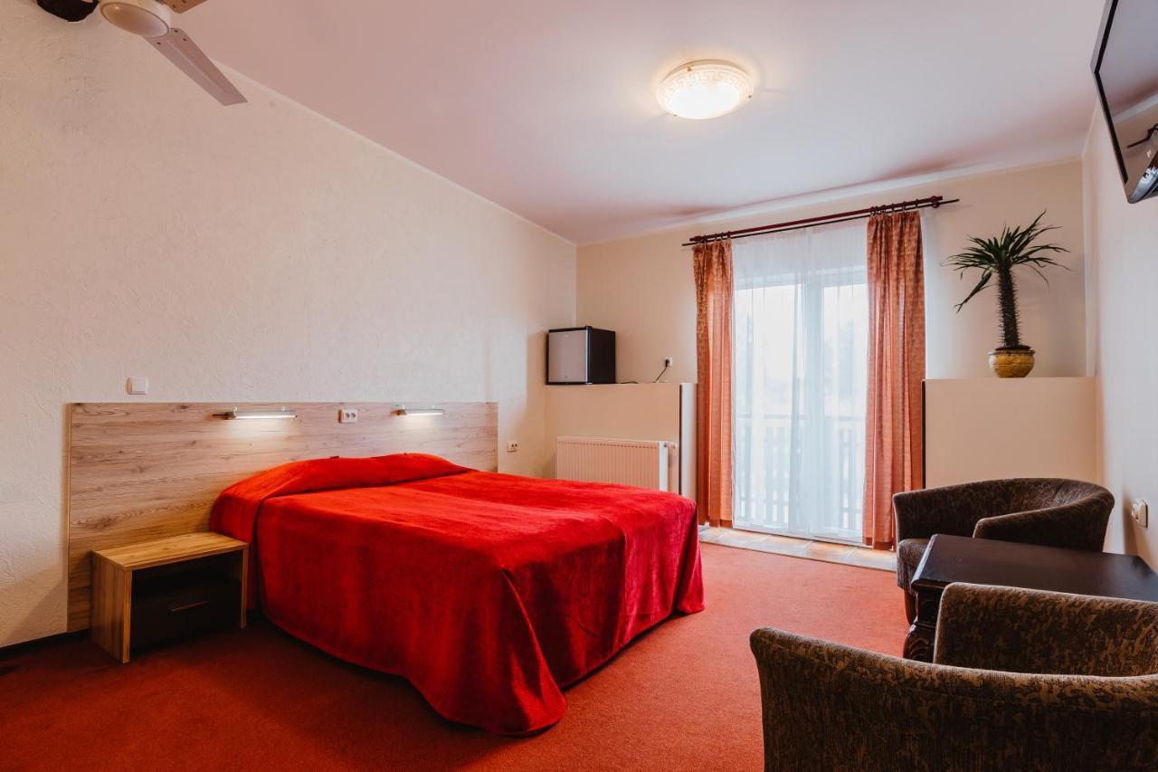 Aleksandri Hotel Tartu Exteriör bild